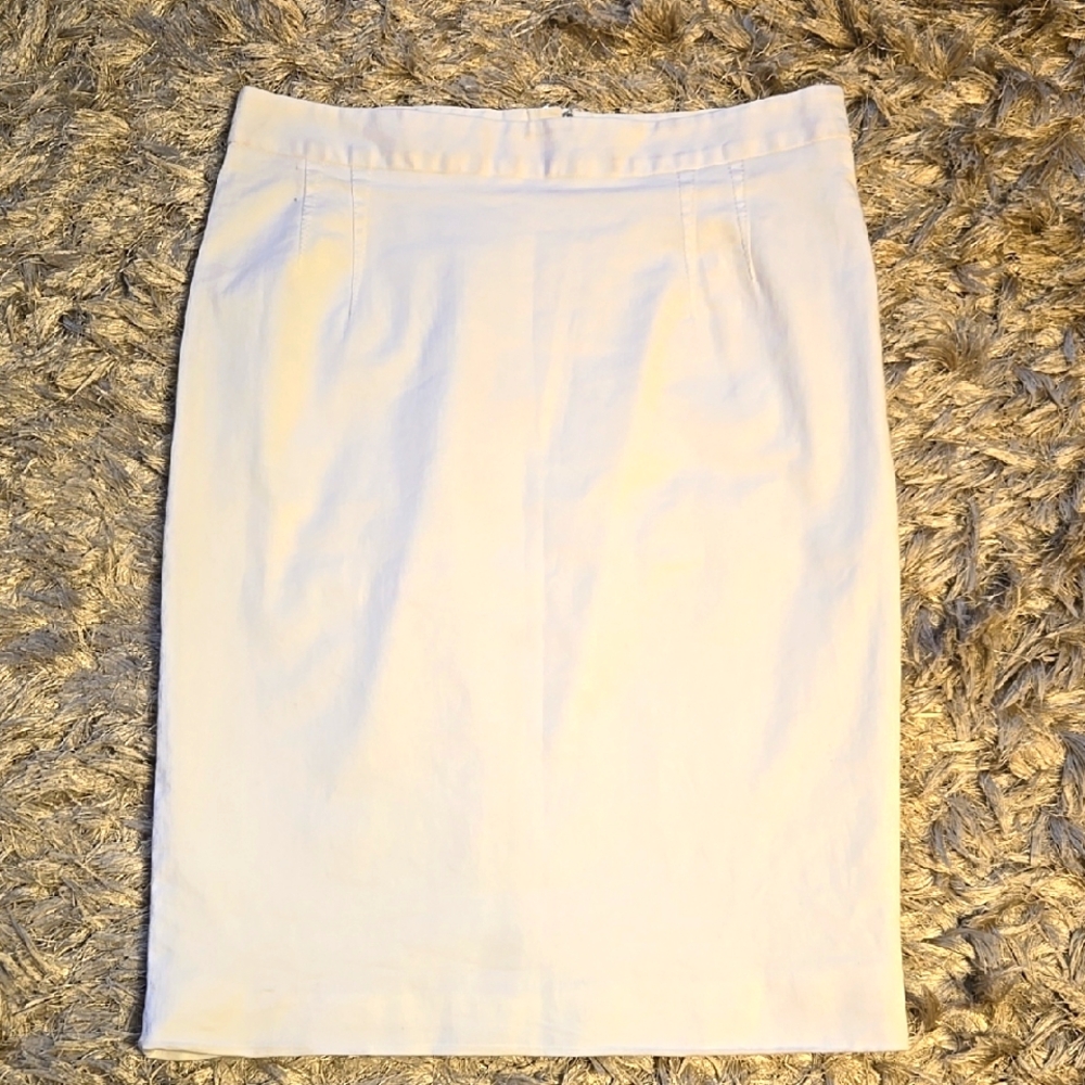 Dolce & Gabbana Elegant White Pencil Skirt With Back Exposed Zipper